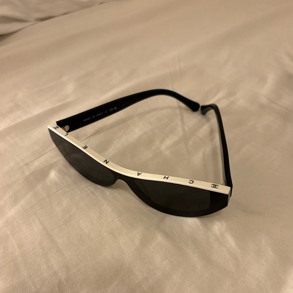 CHANEL Monochrome Sunglasses